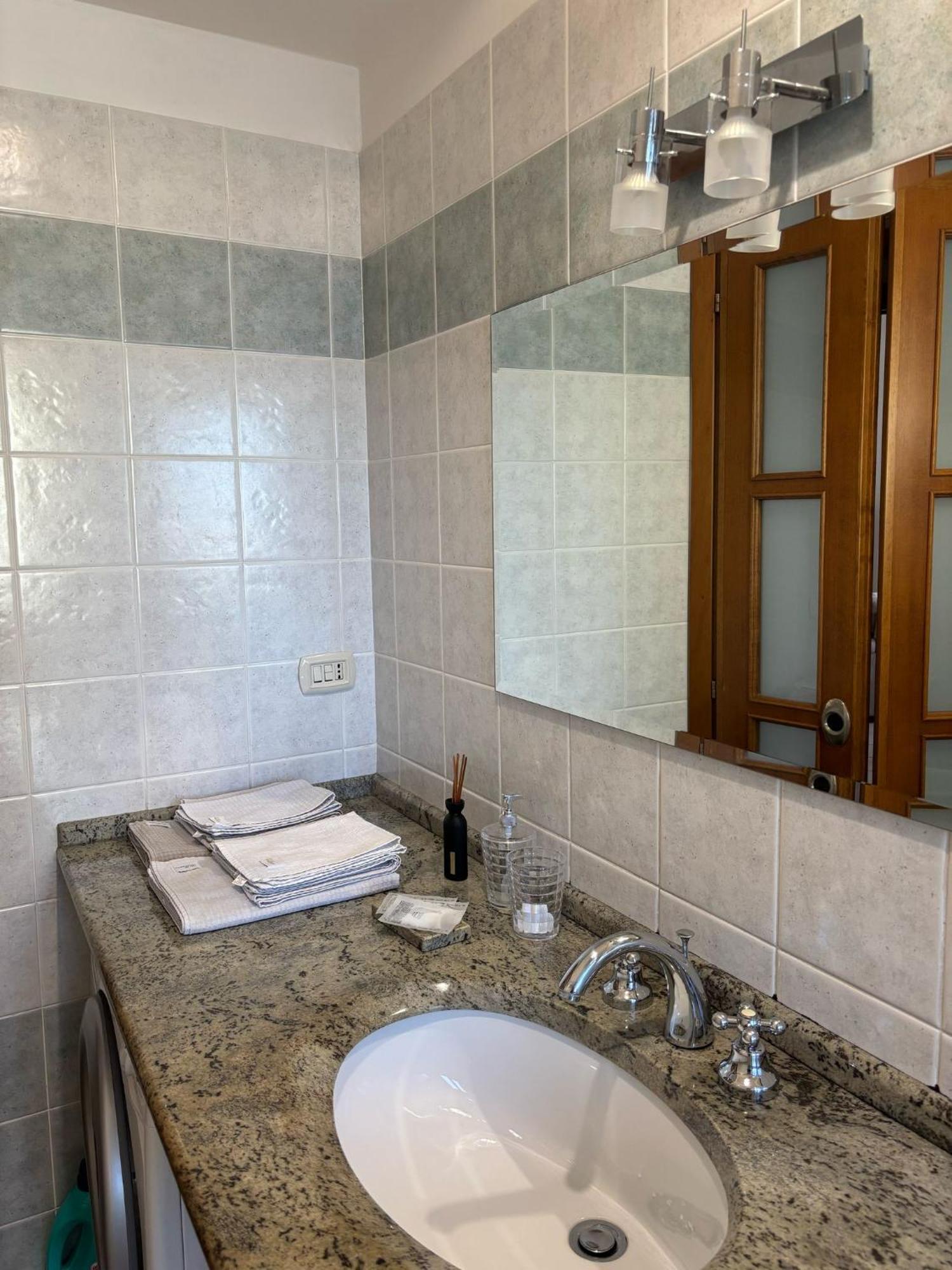 Bright Port View Apartment- Free Parking Cagliari Eksteriør bilde